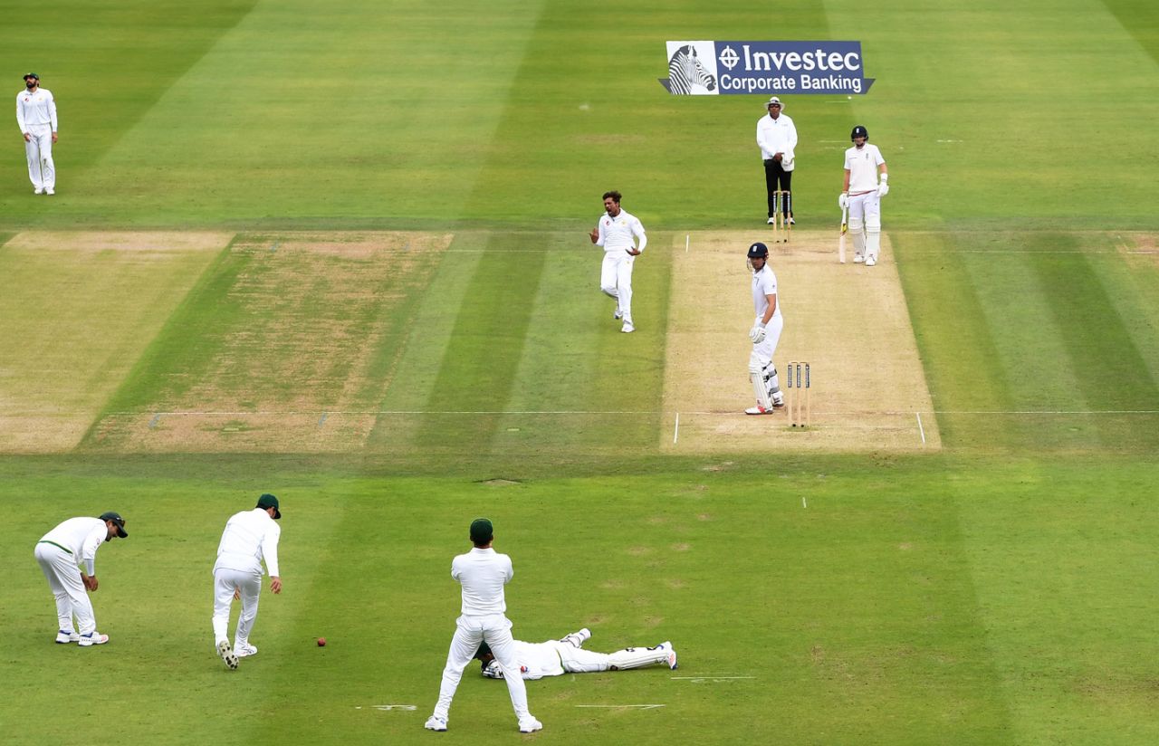 Mohammad Amir reacts as Sarfraz Ahmed drops Alastair Cook, England v Pakistan, 1st Investec Test, Lord's, 2nd day, July 15, 2016