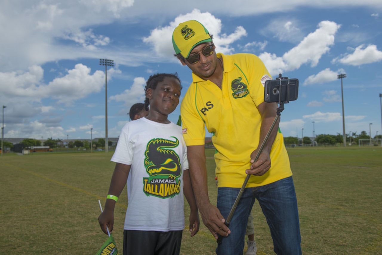 Kumar Sangakkara takes a selfie with a Jamaica Tallawahs fan, CPL 2016, Lauderhill, July 22, 2016