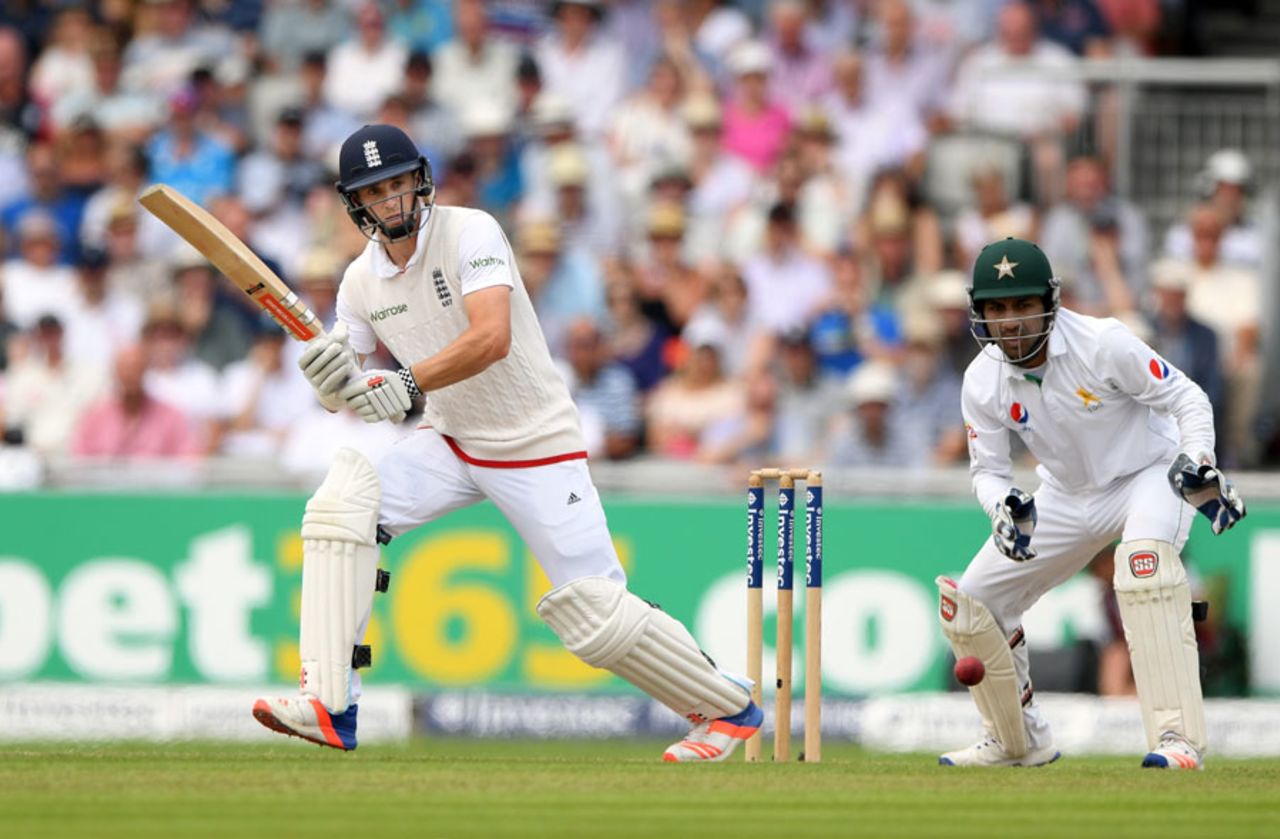 Chris Woakes clips through the leg-side, England v Pakistan, 2nd Investec Test, Old Trafford, 2nd day, July 23, 2016