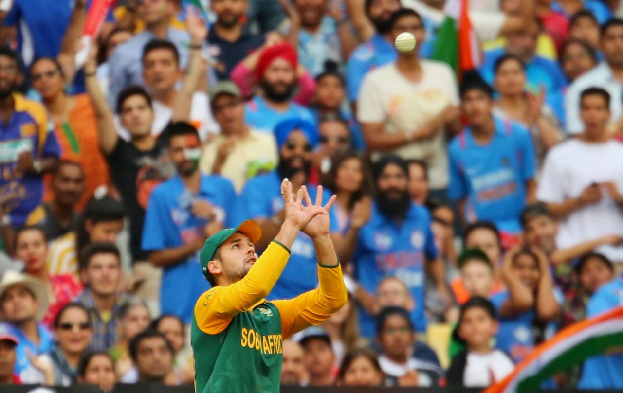 Rilee Rossouw tries to take a catch, India v South Africa, World Cup 2015, Group B, Melbourne, February 22, 2015
