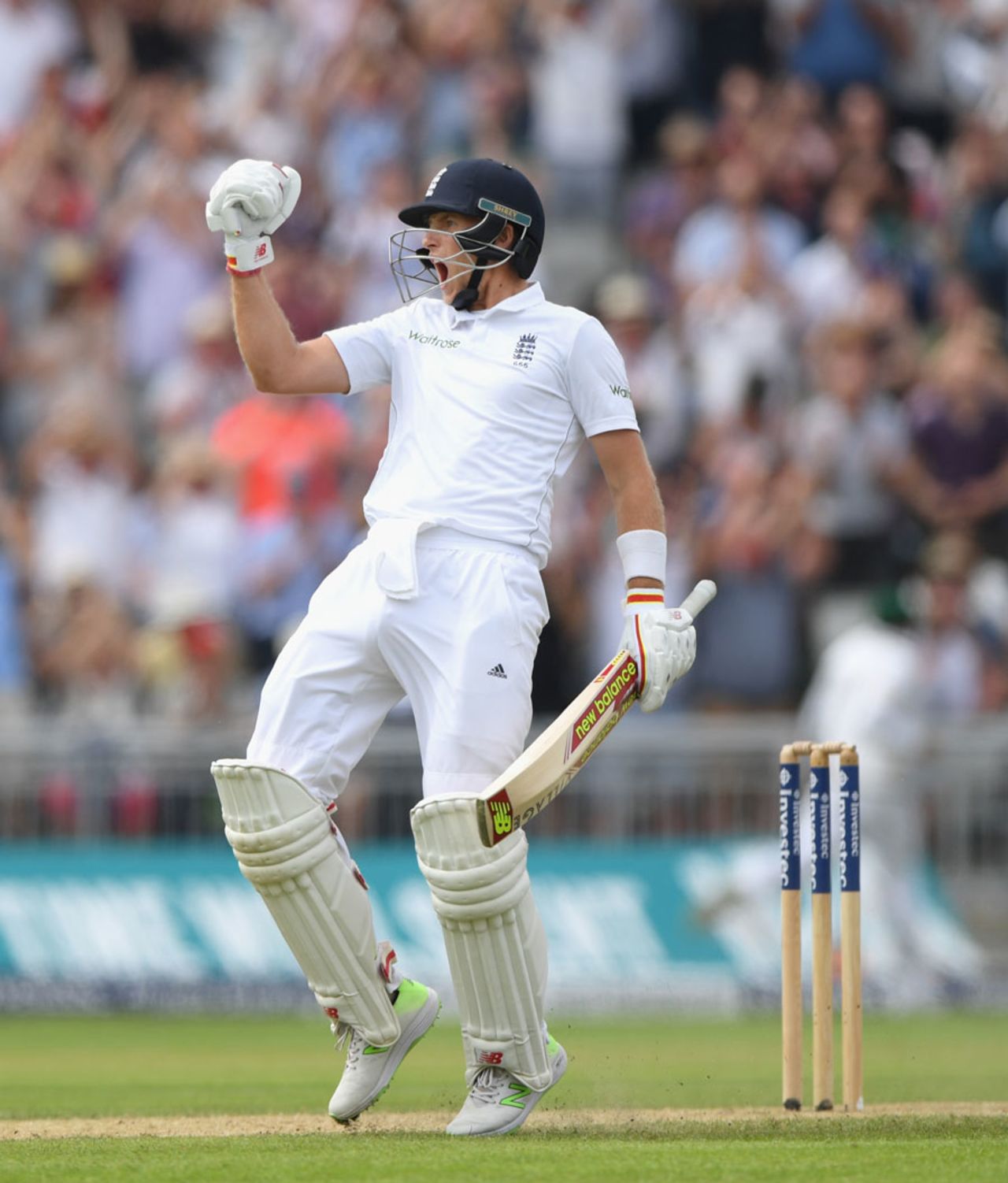 Joe Root punches the air after bringing up his second Test double-century, England v Pakistan, 2nd Investec Test, Old Trafford, 2nd day, July 23, 2016