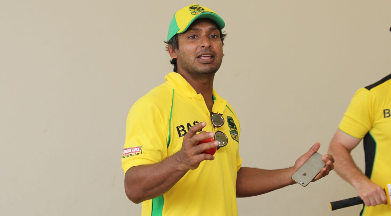 Kumar Sangakkara speaks to local Florida kids about learning to play cricket during a clinic put on by Jamaica Tallawahs, Florida, July 22, 2016