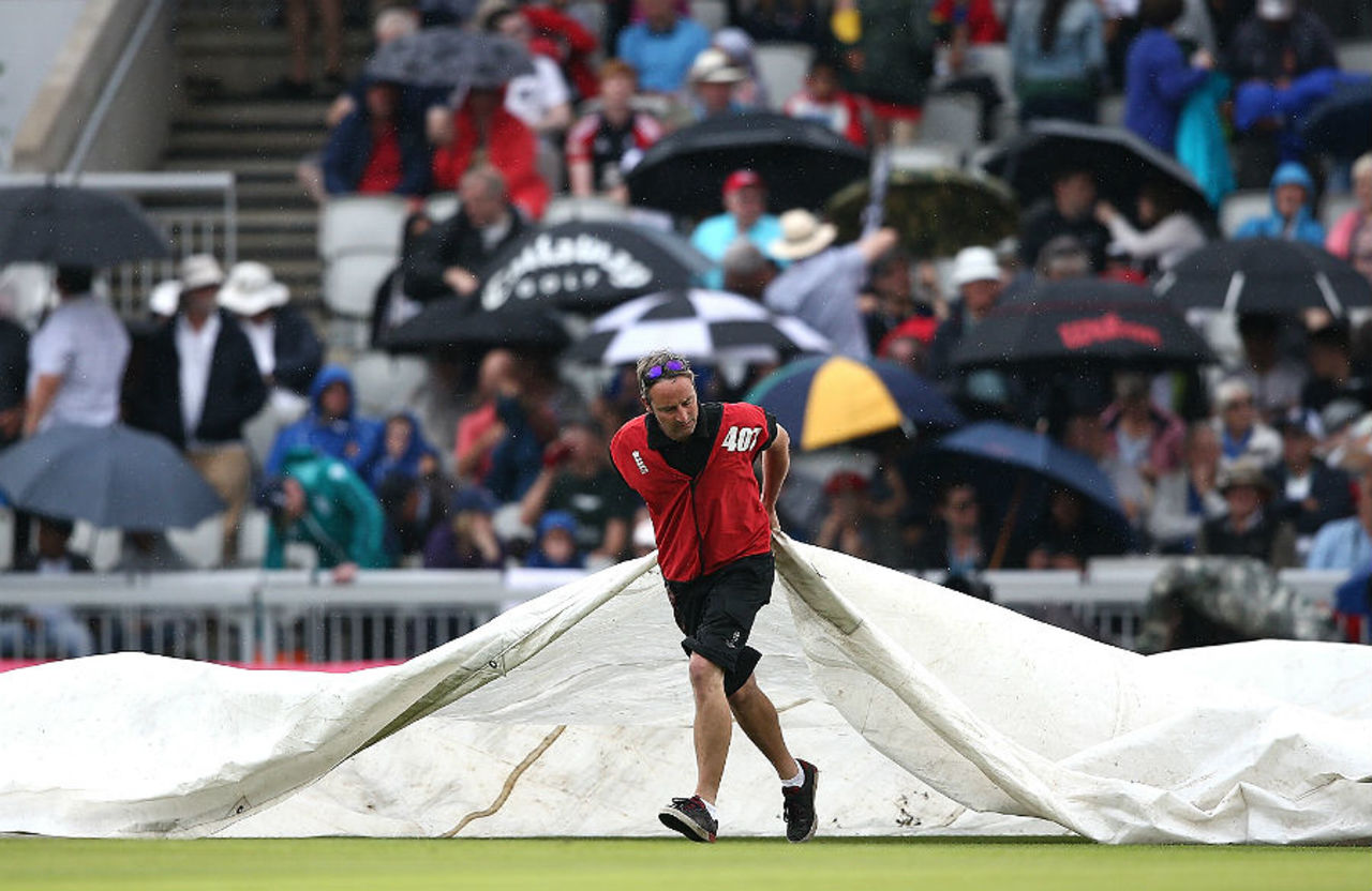 Rain caused an hour's delay on the third morning at Old Trafford, England v Pakistan, 2nd Investec Test, Old Trafford, 3rd day, July 24, 2016