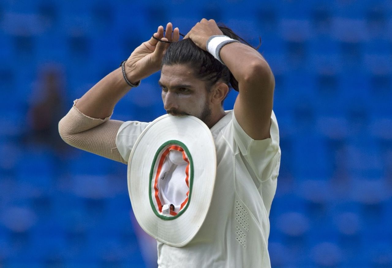 Ishant Sharma fixes his hair, West Indies v India, 1st Test, Antigua, 4th day, July 24, 2016