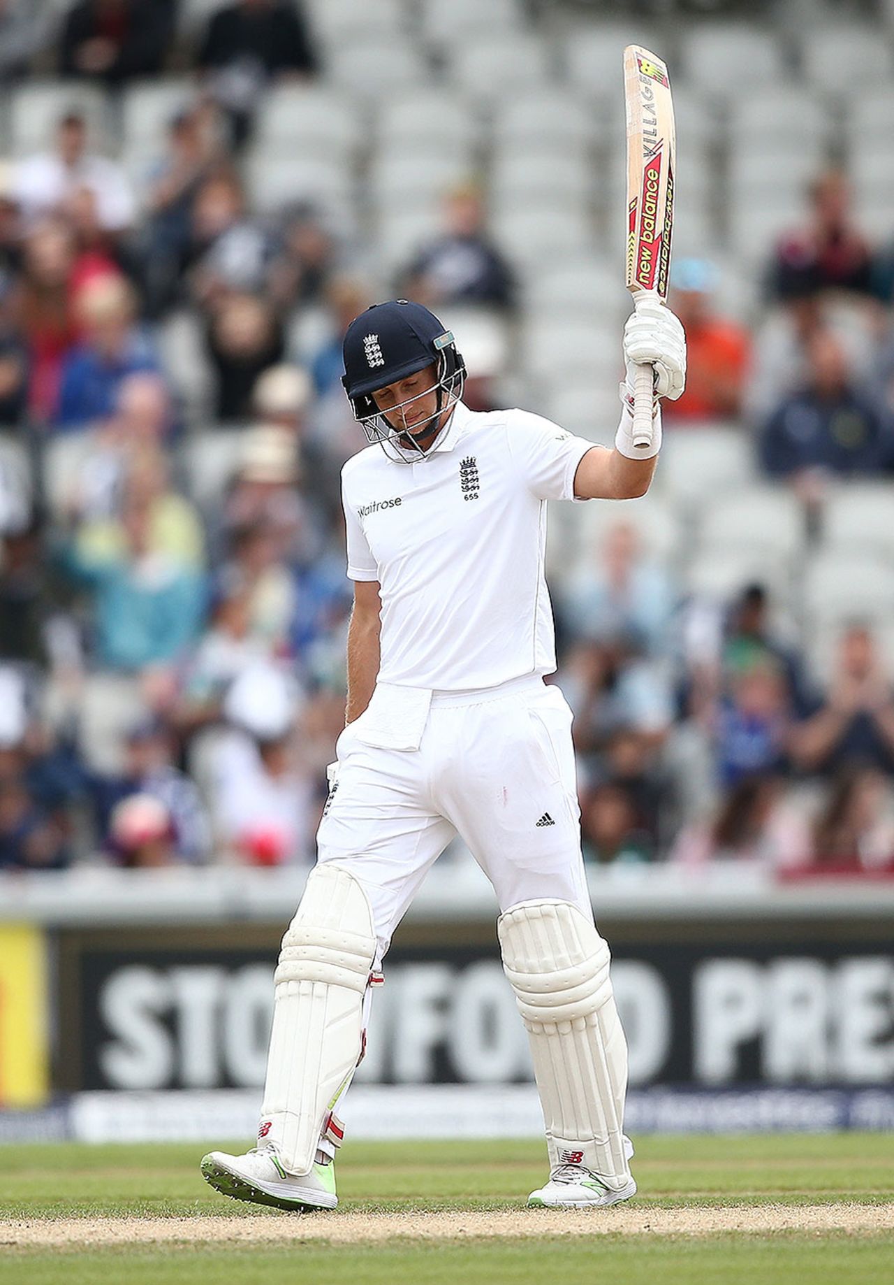 Joe Root acknowledges the crowd after reaching his fifty in 38 balls, England v Pakistan, 2nd Investec Test, Old Trafford, 4th day, July 25, 2016