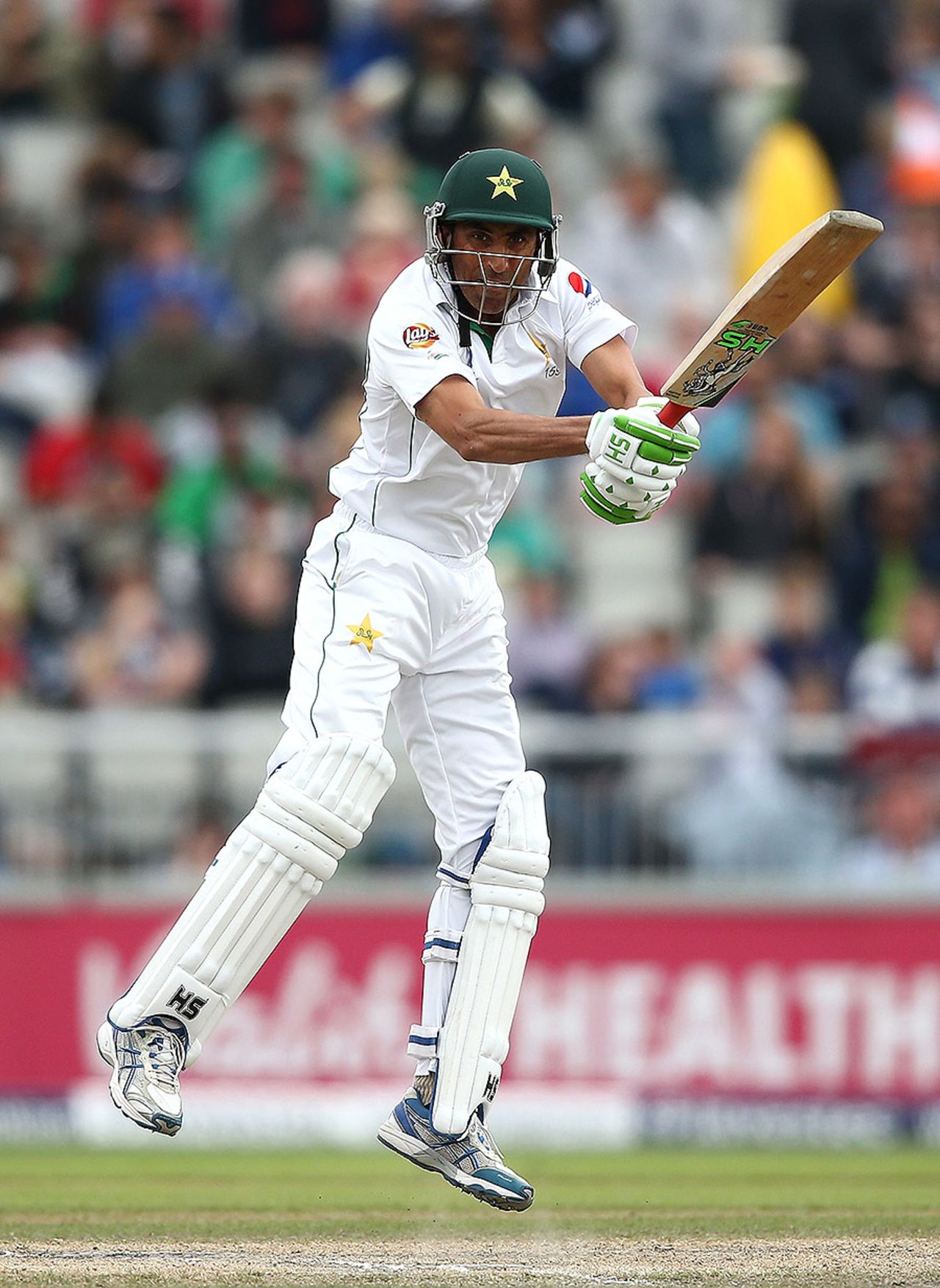 Younis Khan made a skittish start to his innings, England v Pakistan, 2nd Investec Test, Old Trafford, 4th day, July 25, 2016