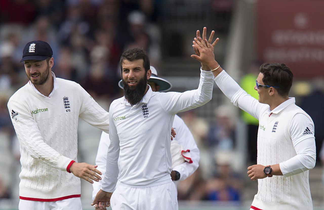 Moeen Ali played his part during the afternoon session, England v Pakistan, 2nd Investec Test, Old Trafford, 4th day, July 25, 2016