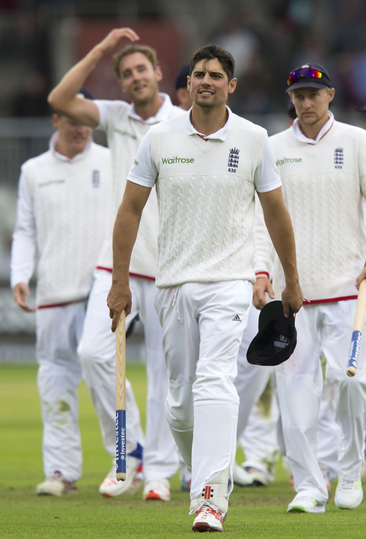 Alastair Cook leads his team off after victory levelled the series, England v Pakistan, 2nd Investec Test, Old Trafford, 4th day, July 25, 2016