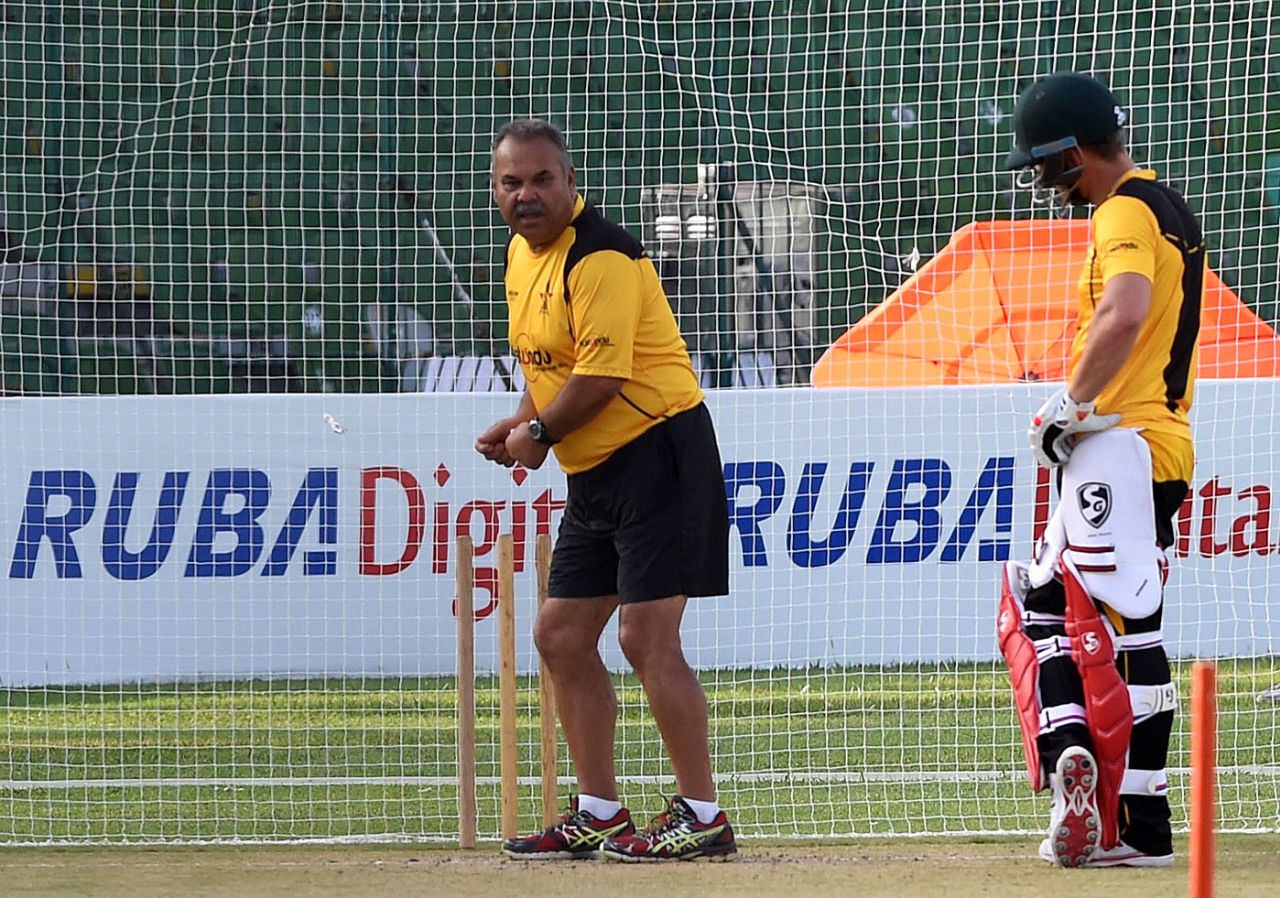 Dav Whatmore gives batting tips at a nets session, Lahore, May 27, 2015