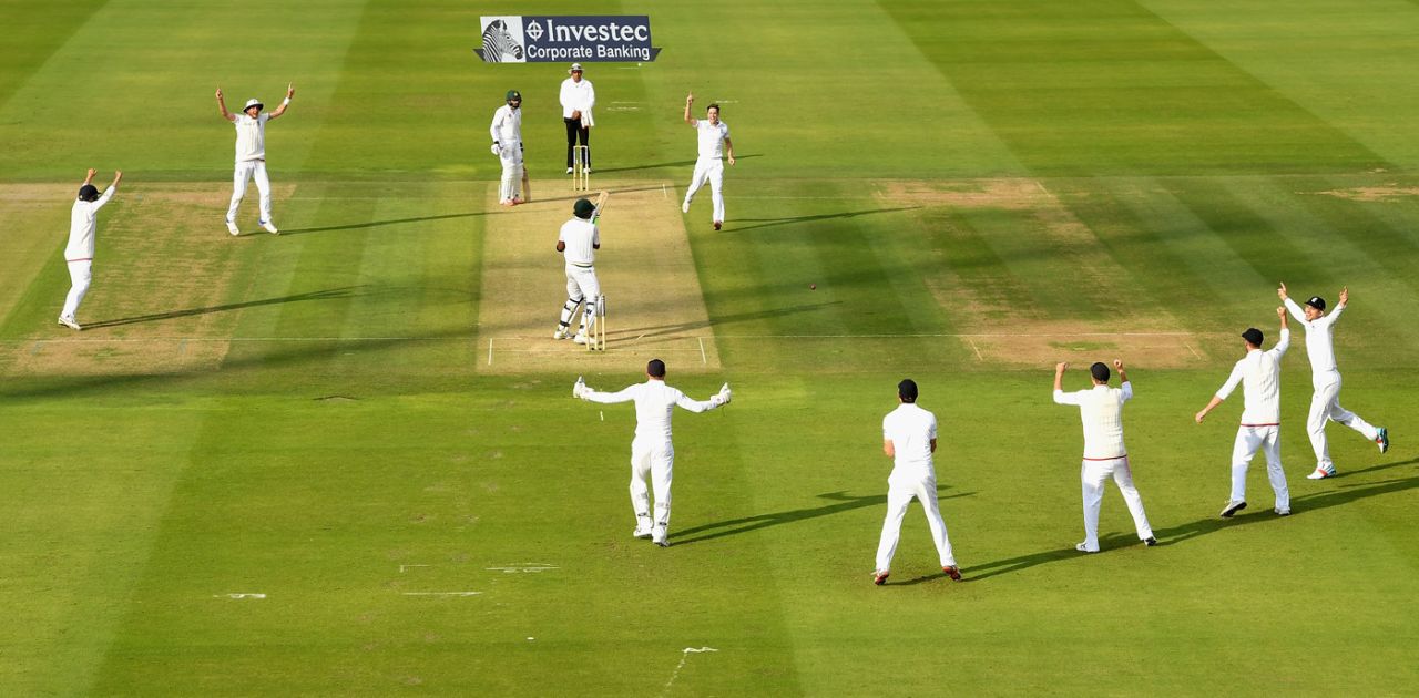 England celebrate Chris Woakes' dismissal of Rahat Ali, England v Pakistan, 1st Investec Test, Lord's, 1st day, July 14, 2016