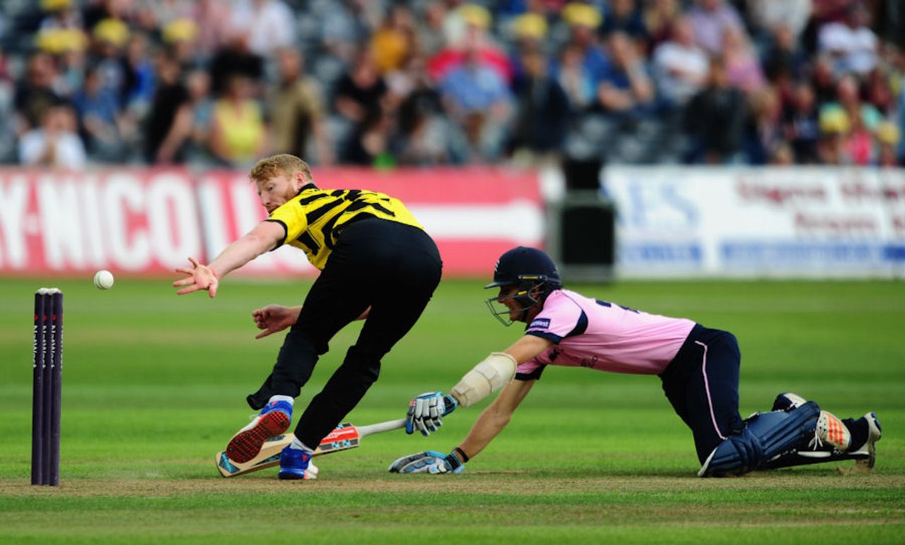 Liam Norwell fails to run out Steve Eskinazi, Gloucestershire v Middlesex, NatWest Blast, Bristol, July 29, 2016