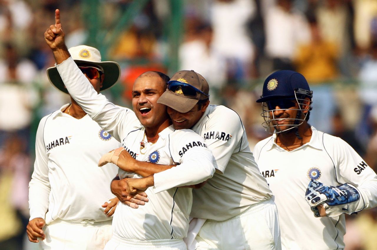 Anil Kumble and Virender Sehwag are delighted after the fall of Cameron White, India v Australia, 3rd Test, Delhi, 4th day, November 1, 2008