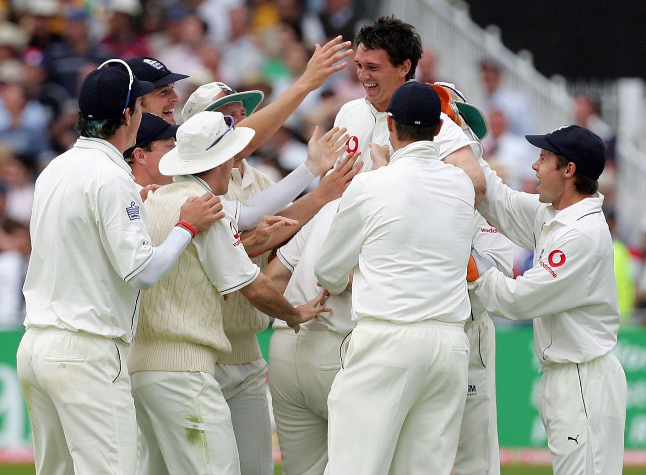 Substitute Gary Pratt is the centre of attention after running out Ricky Ponting, England v Australia, 4th Test, Trent Bridge, August 27, 2005