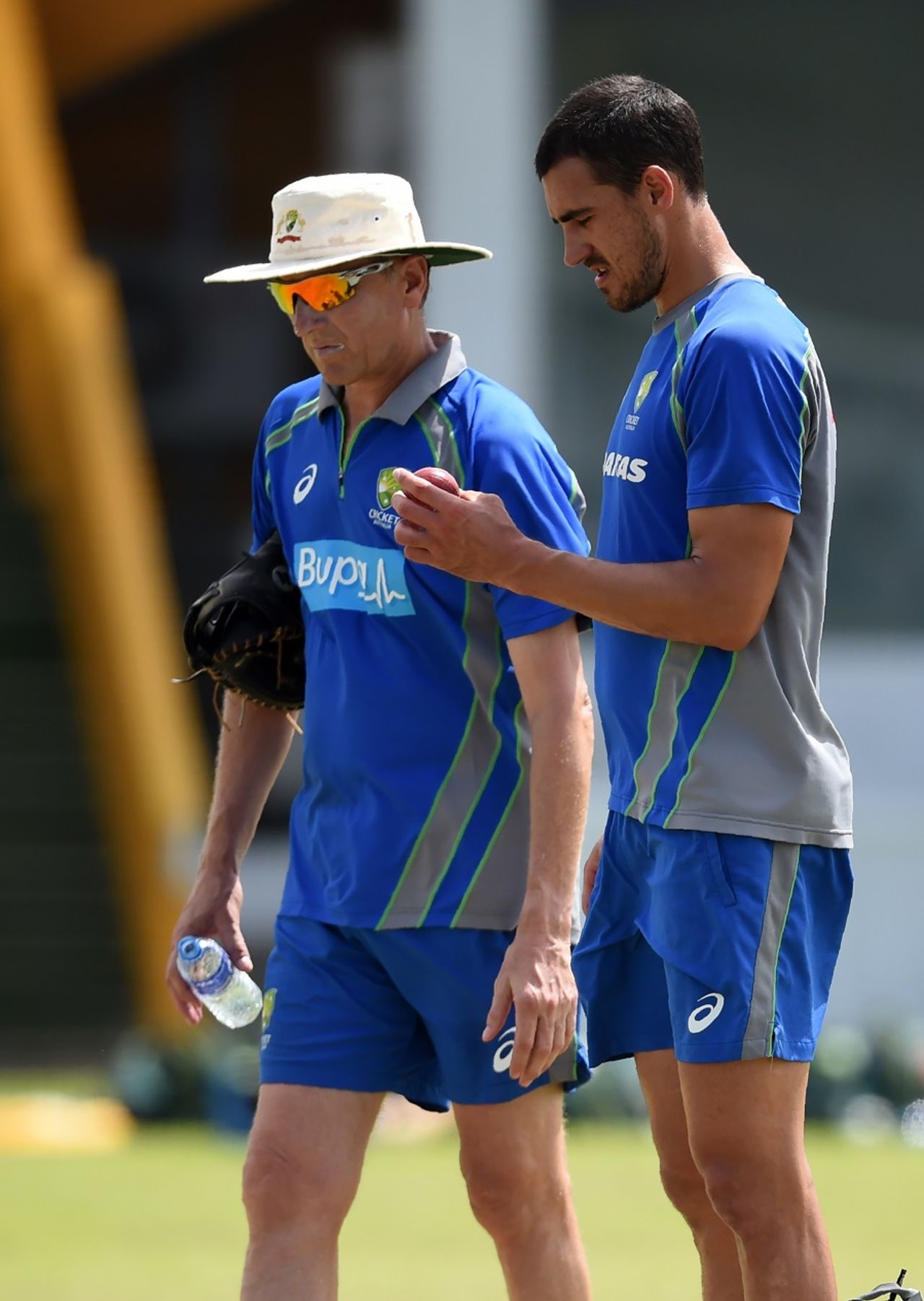 Mitchell Starc has a chat with bowling coach Allan Donald, Galle, August 2, 2016