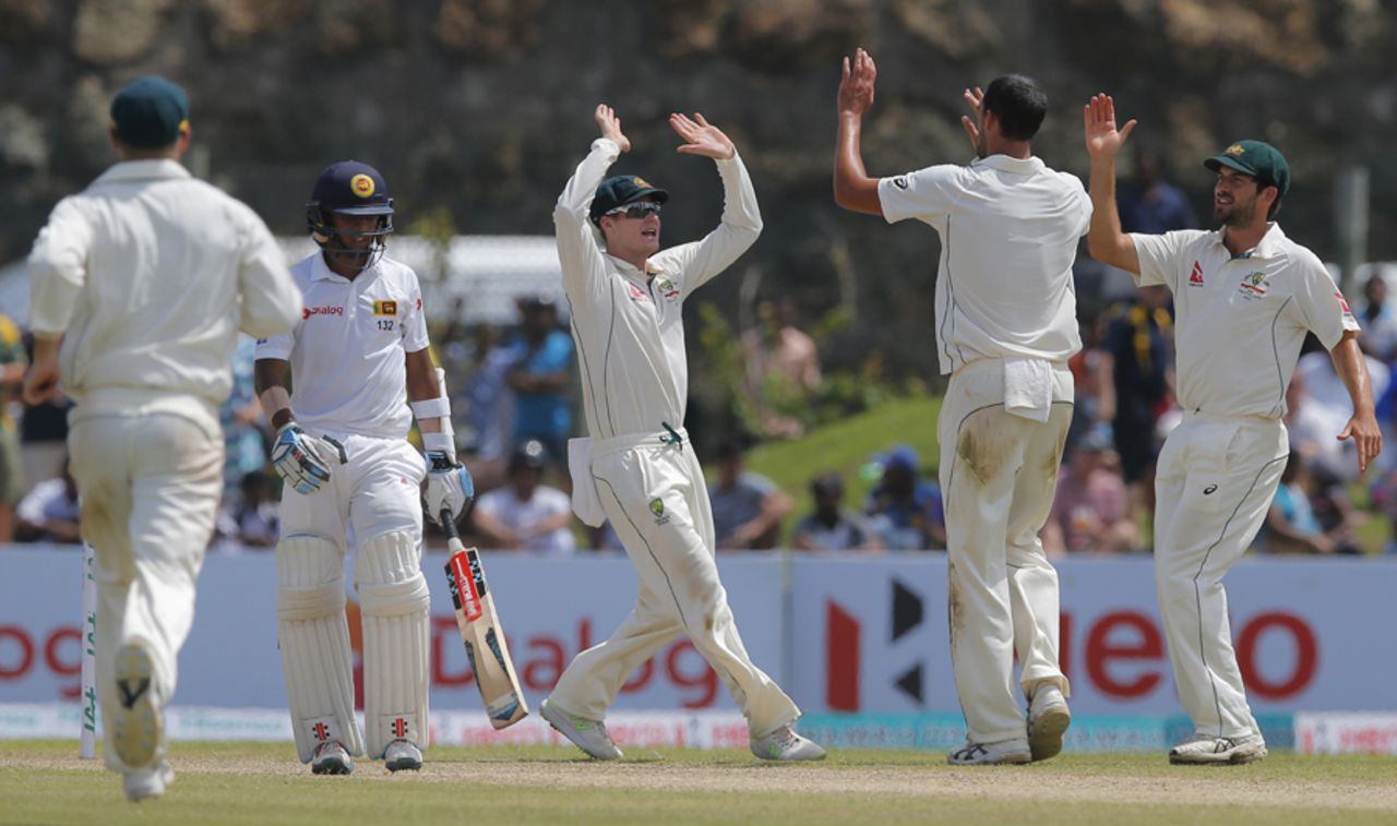 Mitchell Starc brought up his 100th Test wicket with a beauty to dismiss Kusal Mendis, Sri Lanka v Australia, 2nd Test, Galle, 1st day, August 4, 2016