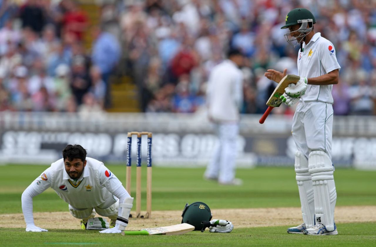 Azhar Ali performs the now-obligatory press-ups, England v Pakistan, 3rd Investec Test, Edgbaston, 2nd day, August 4, 2016
