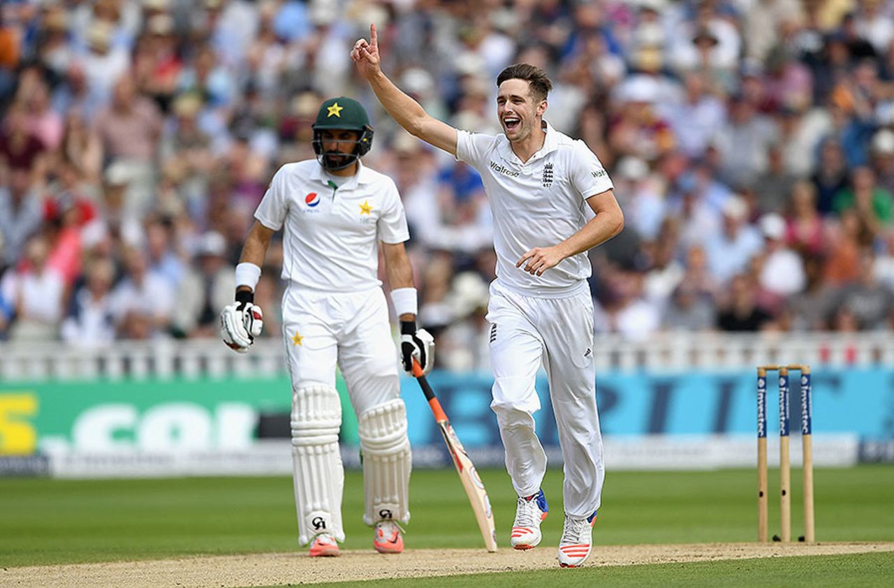 Chris Woakes struck in the first hour to remove Younis Khan, England v Pakistan, 3rd Investec Test, Edgbaston, 2nd day, August 5, 2016