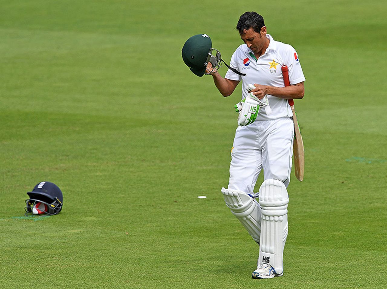 Younis Khan trudges off after falling for 31, England v Pakistan, 3rd Investec Test, Edgbaston, 2nd day, August 5, 2016