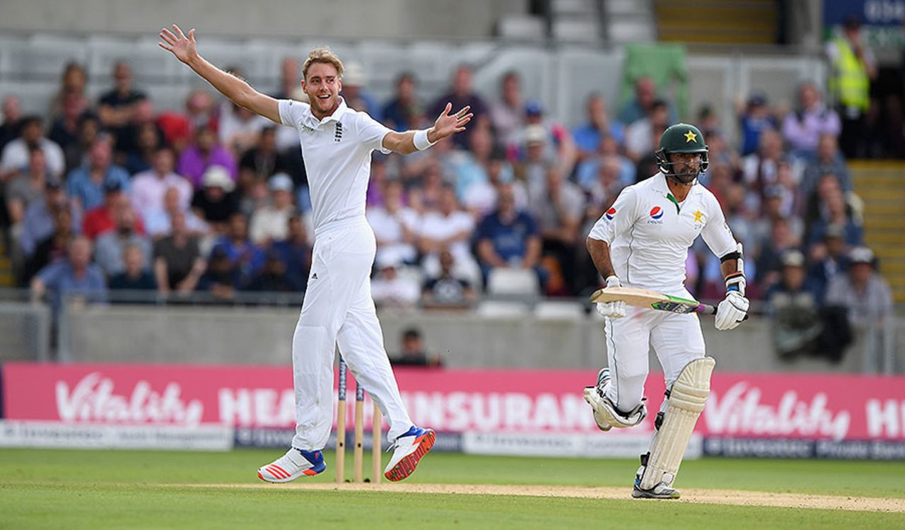 Stuart Broad appealed successfully for the wicket of Sohail Khan, England v Pakistan, 3rd Investec Test, Edgbaston, 2nd day, August 5, 2016