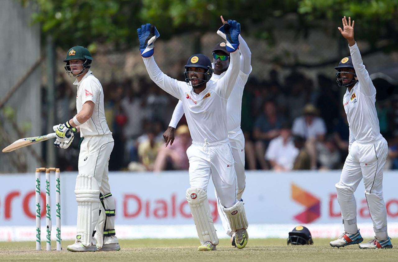 Sri Lankan fielders go up in appeal for Steven Smith's wicket, Sri Lanka v Australia, 2nd Test, Galle, 3rd day, August 6, 2016