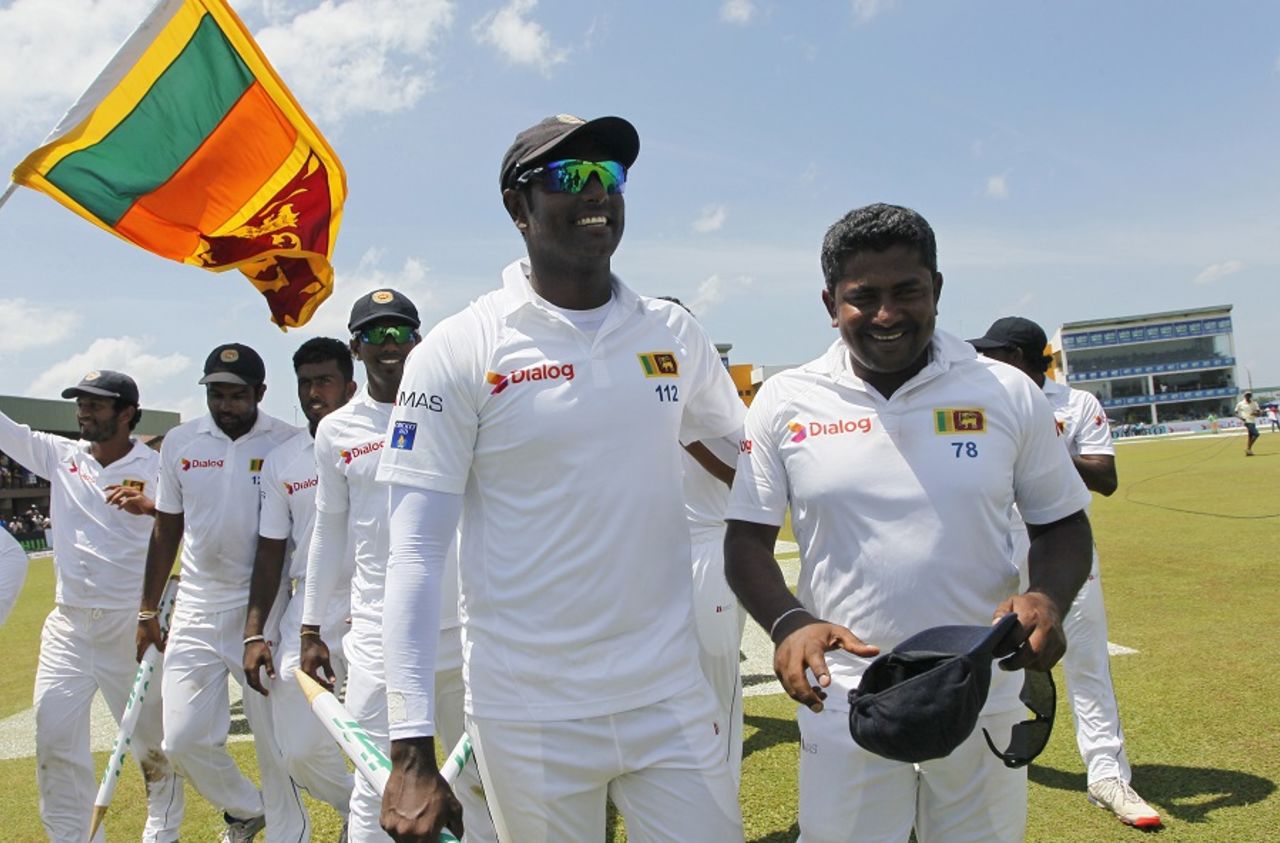 Angelo Mathews and Rangana Herath toast Sri Lanka's success, Sri Lanka v Australia, 2nd Test, Galle, 3rd day, August 6, 2016