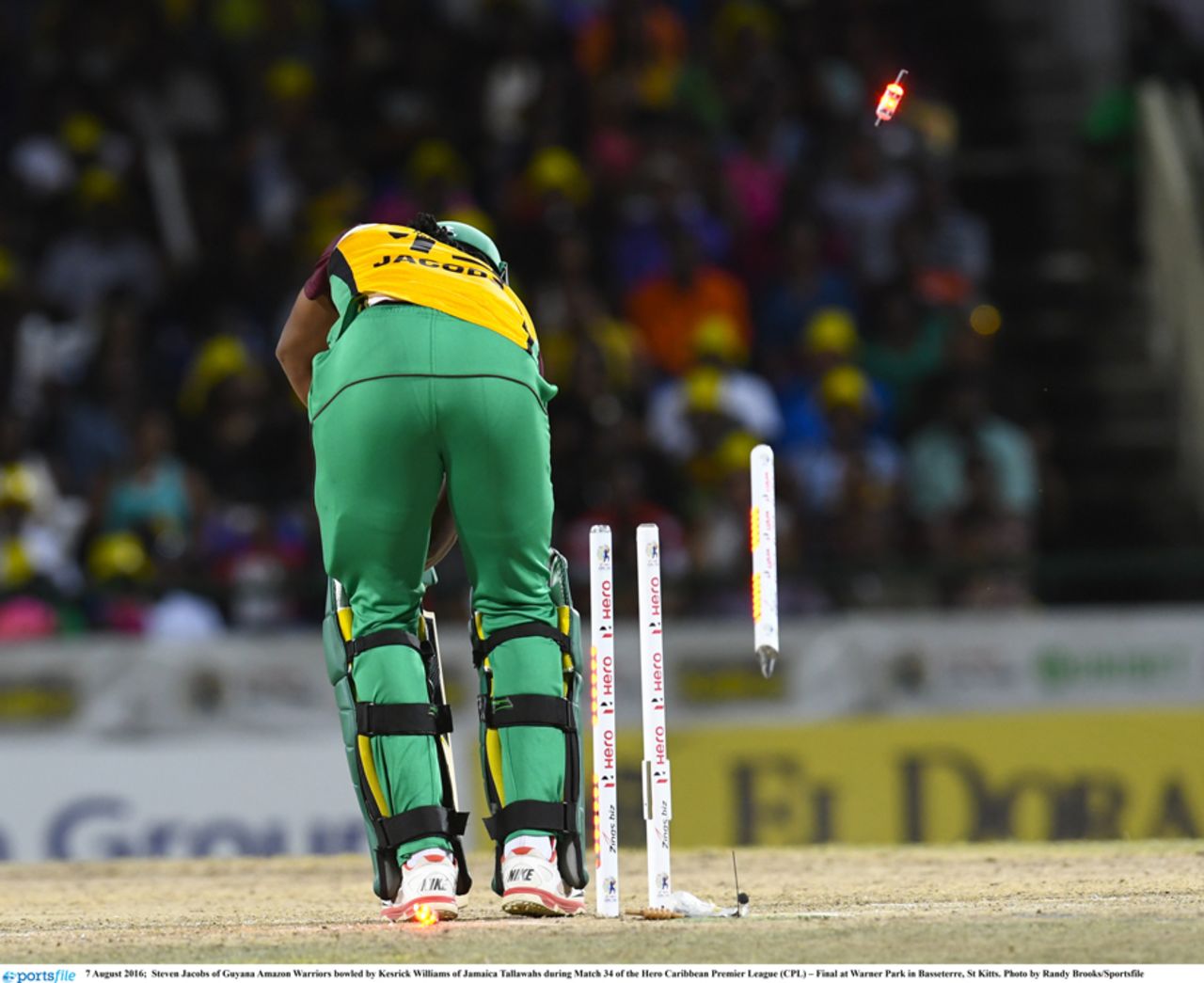 Steven Jacobs loses his off stump, CPL 2016, final, St Kitts, August 7, 2016