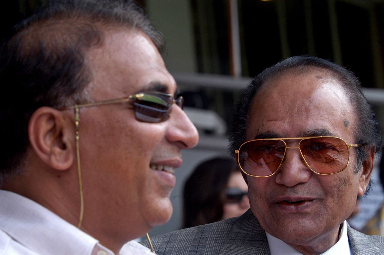 Sunil Gavaskar and Hanif Mohammad attend the India-Pakistan Test in Bangalore, March 25, 2005