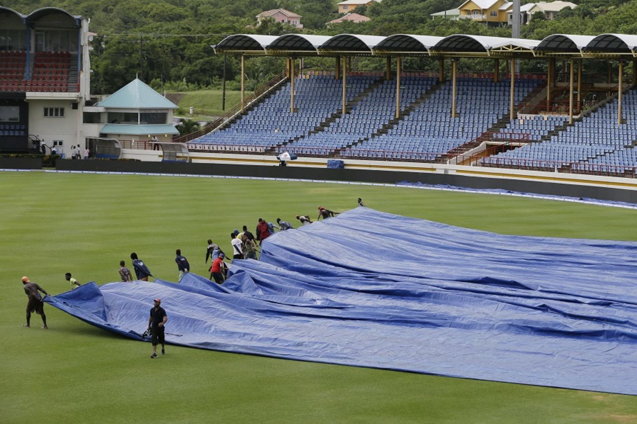 Steady rain kept the groundstaff busy on the third morning, West Indies v India, 3rd Test, Gros Islet, 3rd day, August 11, 2016