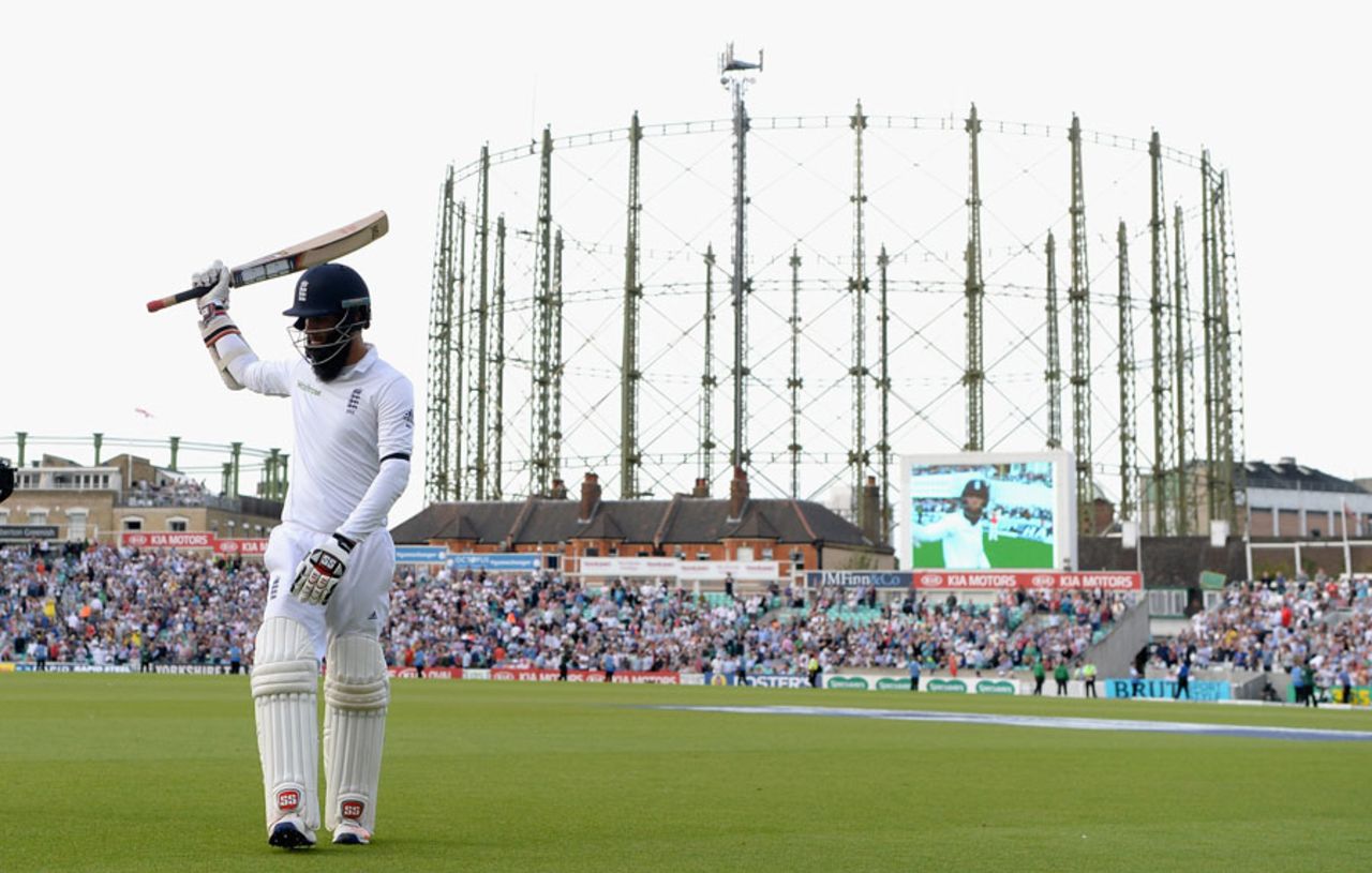 Moeen Ali takes the applause for his 108, England v Pakistan, 4th Test, The Oval, 1st day, August 11, 2016