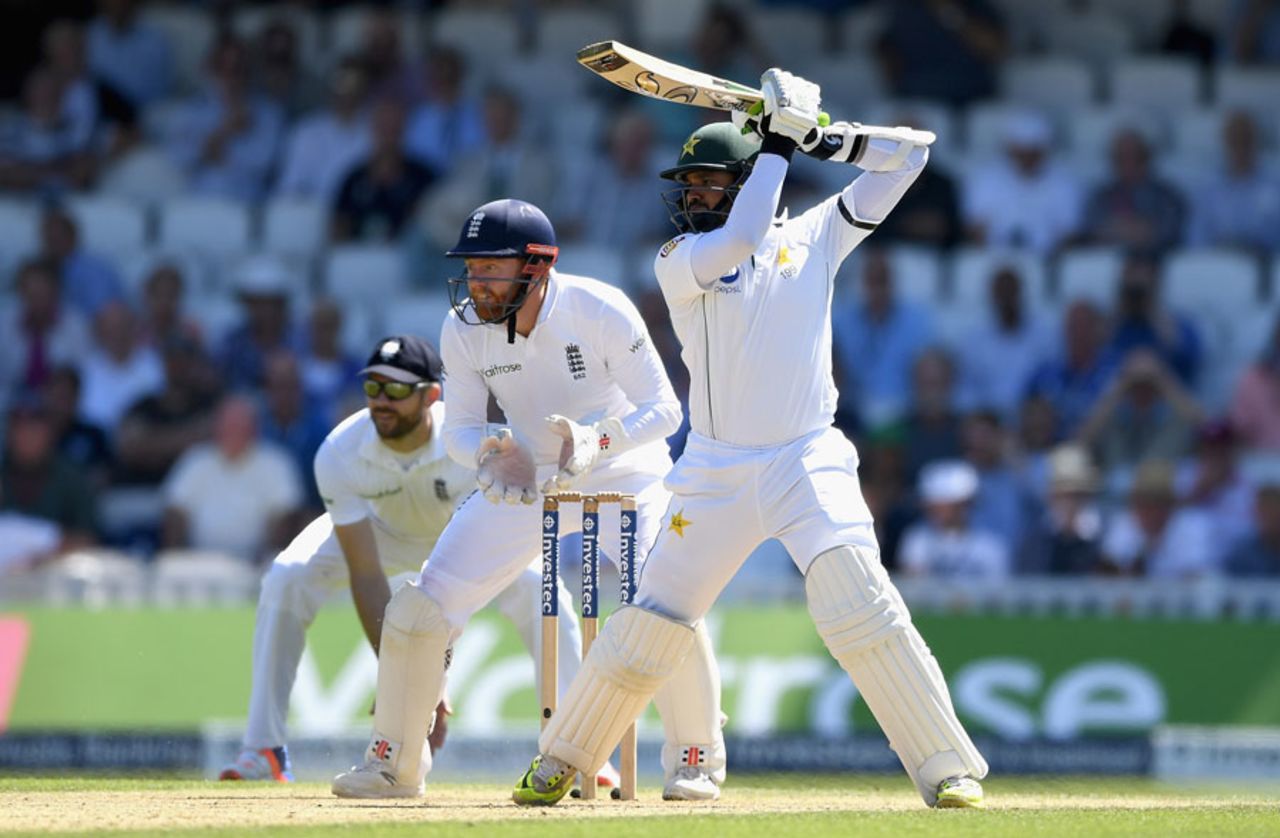Azhar Ali battled through the morning session, England v Pakistan, 4th Test, The Oval, 2nd day, August 12, 2016