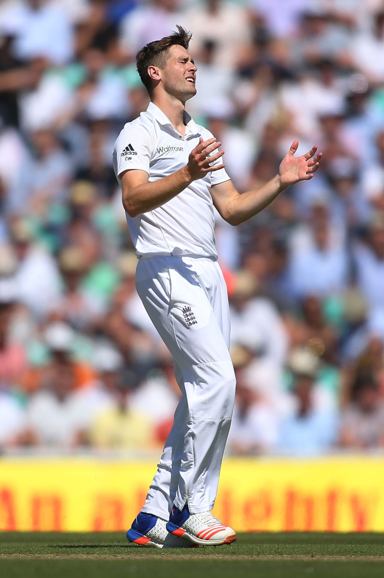 Chris Woakes saw chances go down off his bowling, England v Pakistan, 4th Test, The Oval, 2nd day, August 12, 2016