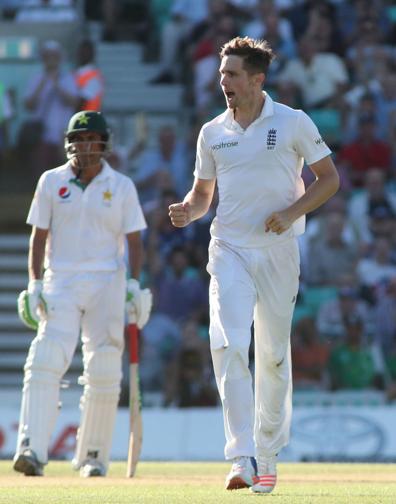 Chris Woakes struck twice in an over with the second new ball, England v Pakistan, 4th Test, The Oval, 2nd day, August 12, 2016