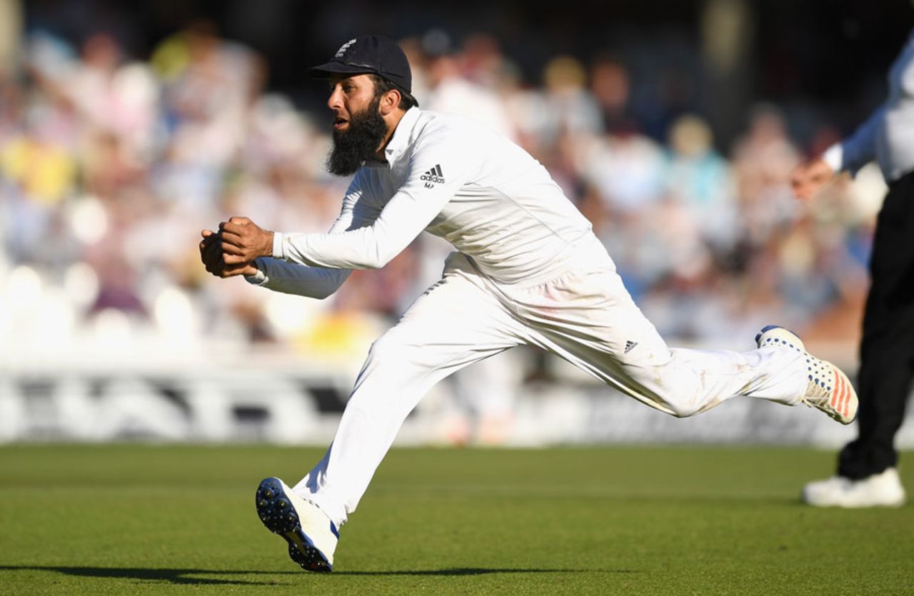 Moeen Ali held a running catch to dismiss Iftikhar Ahmed, England v Pakistan, 4th Test, The Oval, 2nd day, August 12, 2016