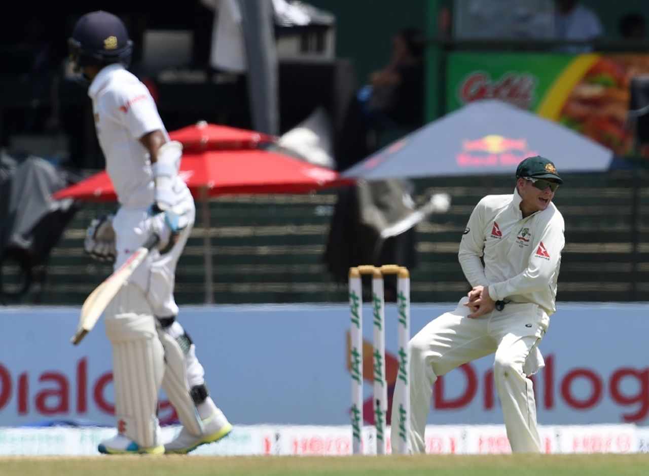 Steven Smith takes a catch to dismiss Kusal Mendis, Sri Lanka v Australia, 3rd Test, SSC, 1st day, August 13, 2016