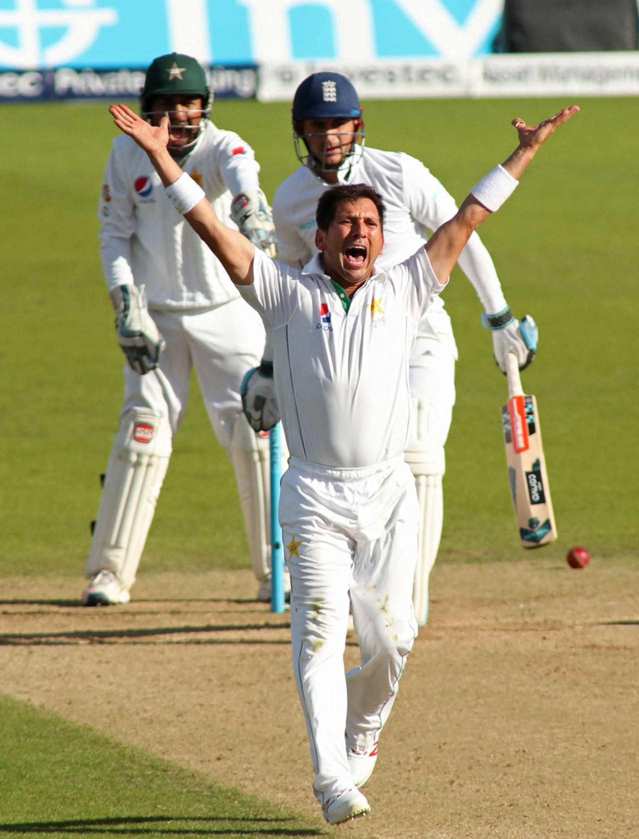 Yasir Shah struck in his first over to have Alex Hales lbw for 12, England v Pakistan, 4th Test, The Oval, 3rd day, August 13, 2016