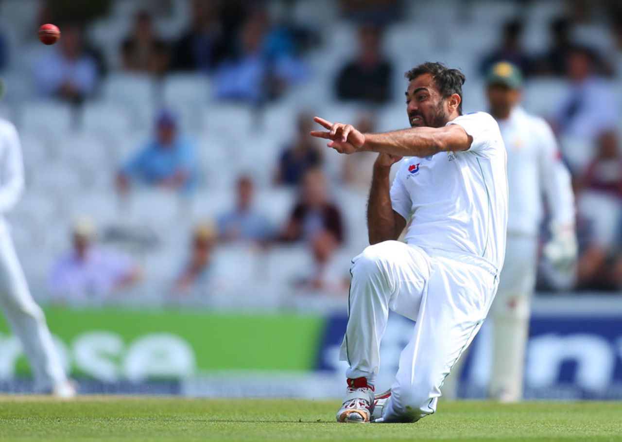 Wahab Riaz ran out Chris Woakes to prise apart England's resistance, England v Pakistan, 4th Test, The Oval, 4th day, August 14, 2016