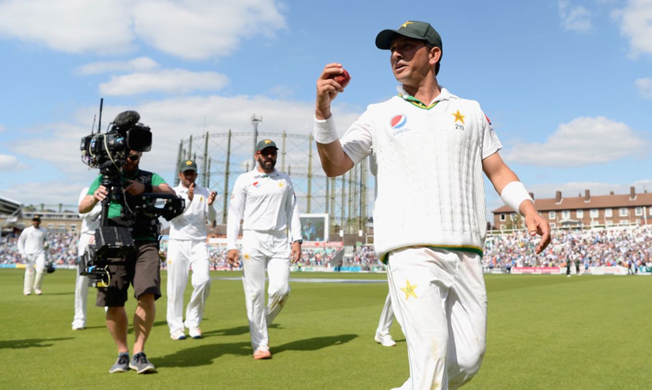 Yasir Shah leaves the field with figures of 5 for 71, England v Pakistan, 4th Test, The Oval, 4th day, August 14, 2016