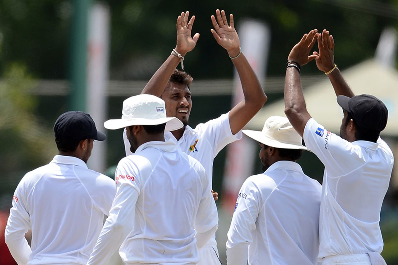 Suranga Lakmal celebrates with his team-mates after dismissing Shaun Marsh, Sri Lanka v Australia, 3rd Test, SSC, 3rd day, August 15, 2016