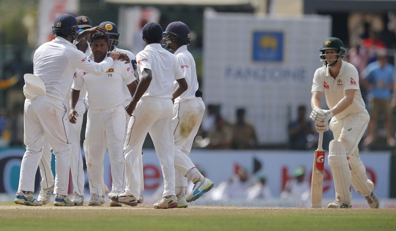 Rangana Herath celebrates with team-mates after dismissing Adam Voges, Sri Lanka v Australia, 3rd Test, SSC, 3rd day, August 15, 2016