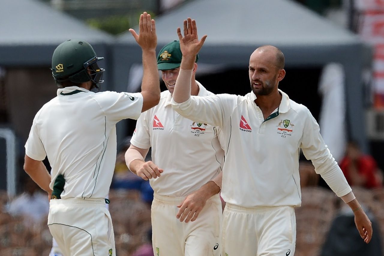 Nathan Lyon is congratulated by his team-mates, Sri Lanka v Australia, 3rd Test, SSC, 4th day, August 16, 2016