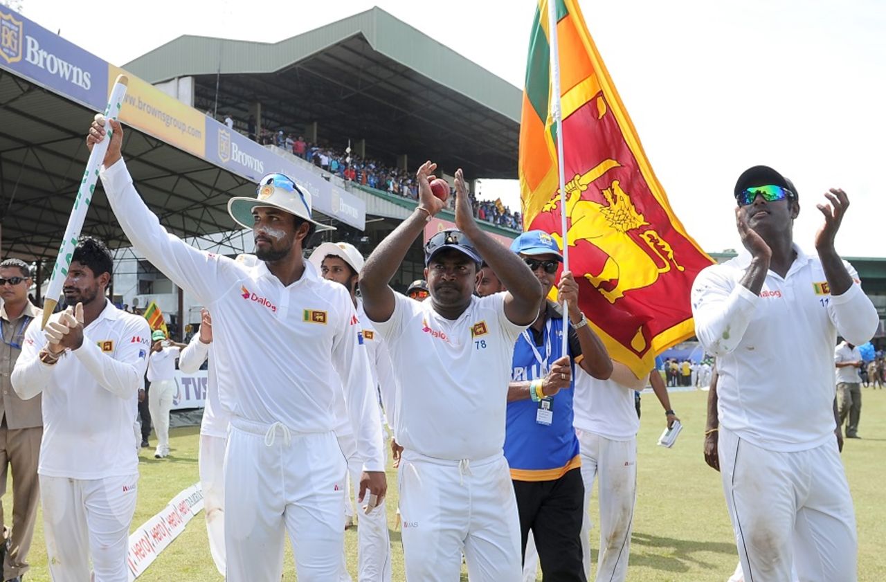 Dinesh Chandimal, Rangana Herath and Angelo Mathews during a lap of honour, Sri Lanka v Australia, 3rd Test, SSC, 5th day, August 17, 2016