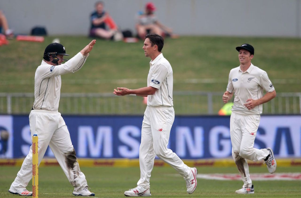 Trent Boult bowled a nagging line and dismissed Stephen Cook, South Africa v New Zealand, 1st Test, Durban, 1st day, August 19, 2016