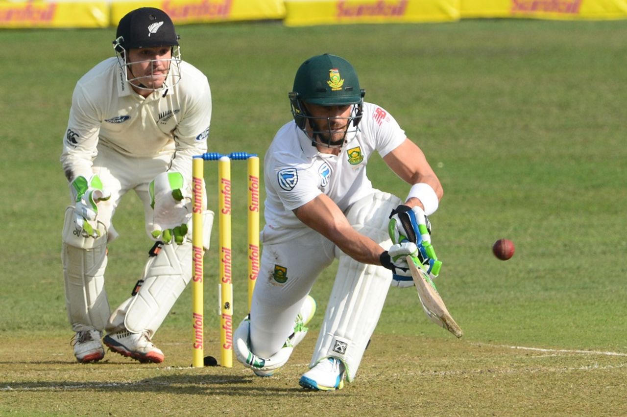Faf du Plessis plays the sweep shot, South Africa v New Zealand, 1st Test, Durban, 1st day, August 19, 2016