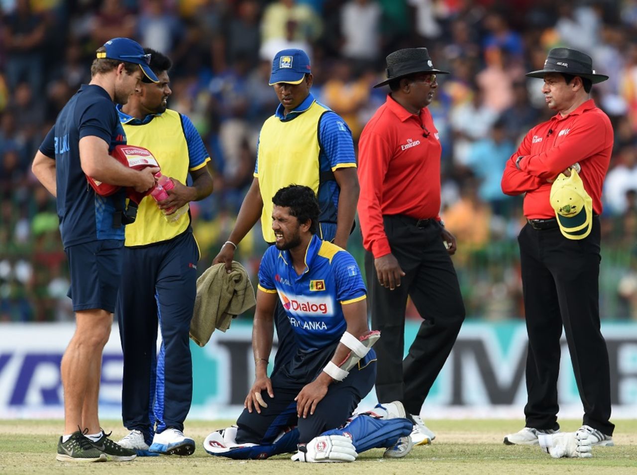 Dinesh Chandimal took a blow to his ribs in the course of his fifty, Sri Lanka v Australia, 1st ODI, R Premadasa Stadium, August 21, 2016
