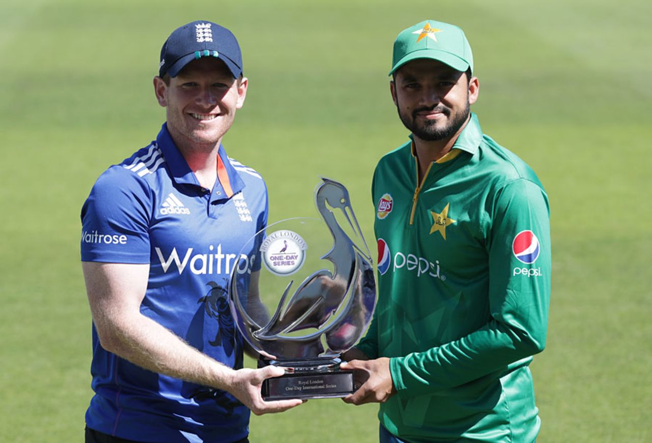 Eoin Morgan and Azhar Ali with the Royal London trophy, Ageas Bowl, August 23, 2016