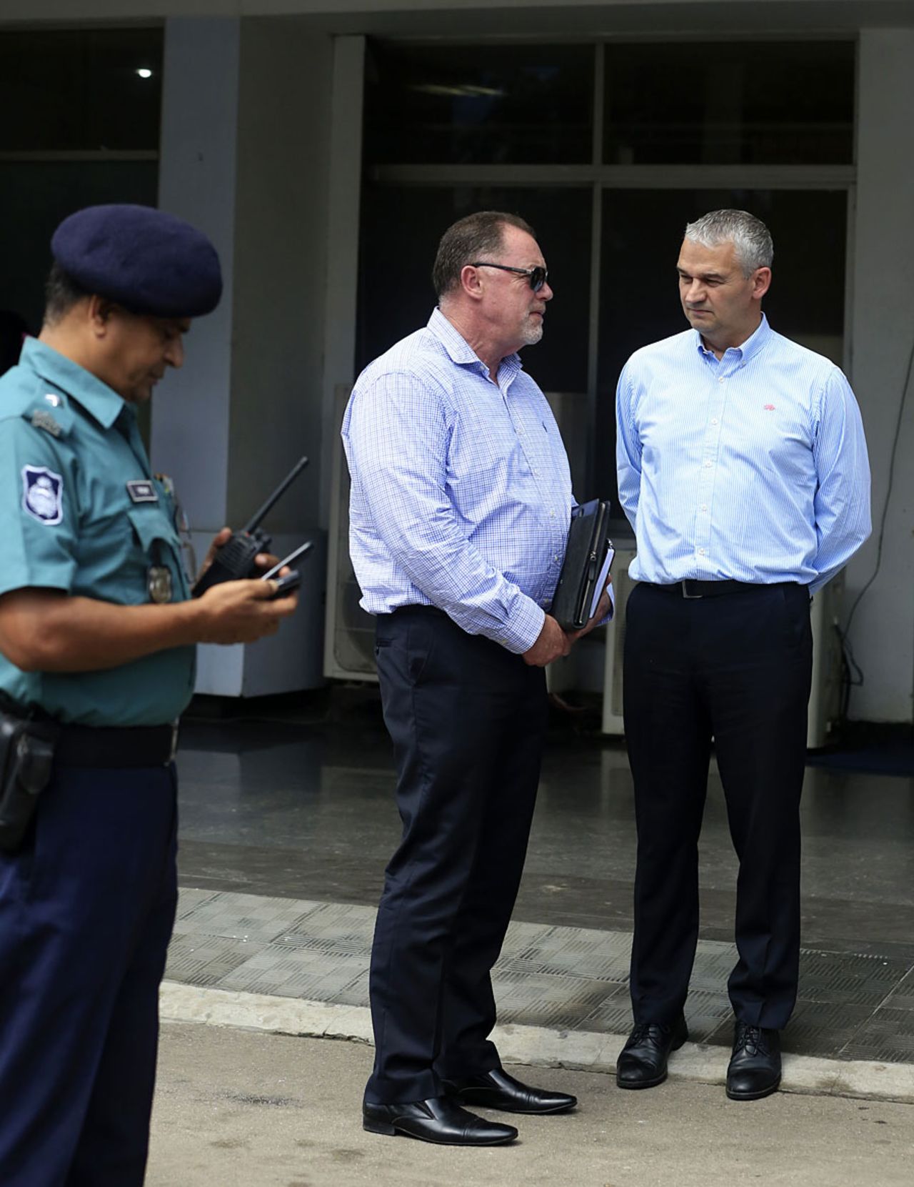 Reg Dickason (centre) and David Leatherdale during the ECB's security visit to Dhaka in August 2016, Dhaka, August 18, 2016