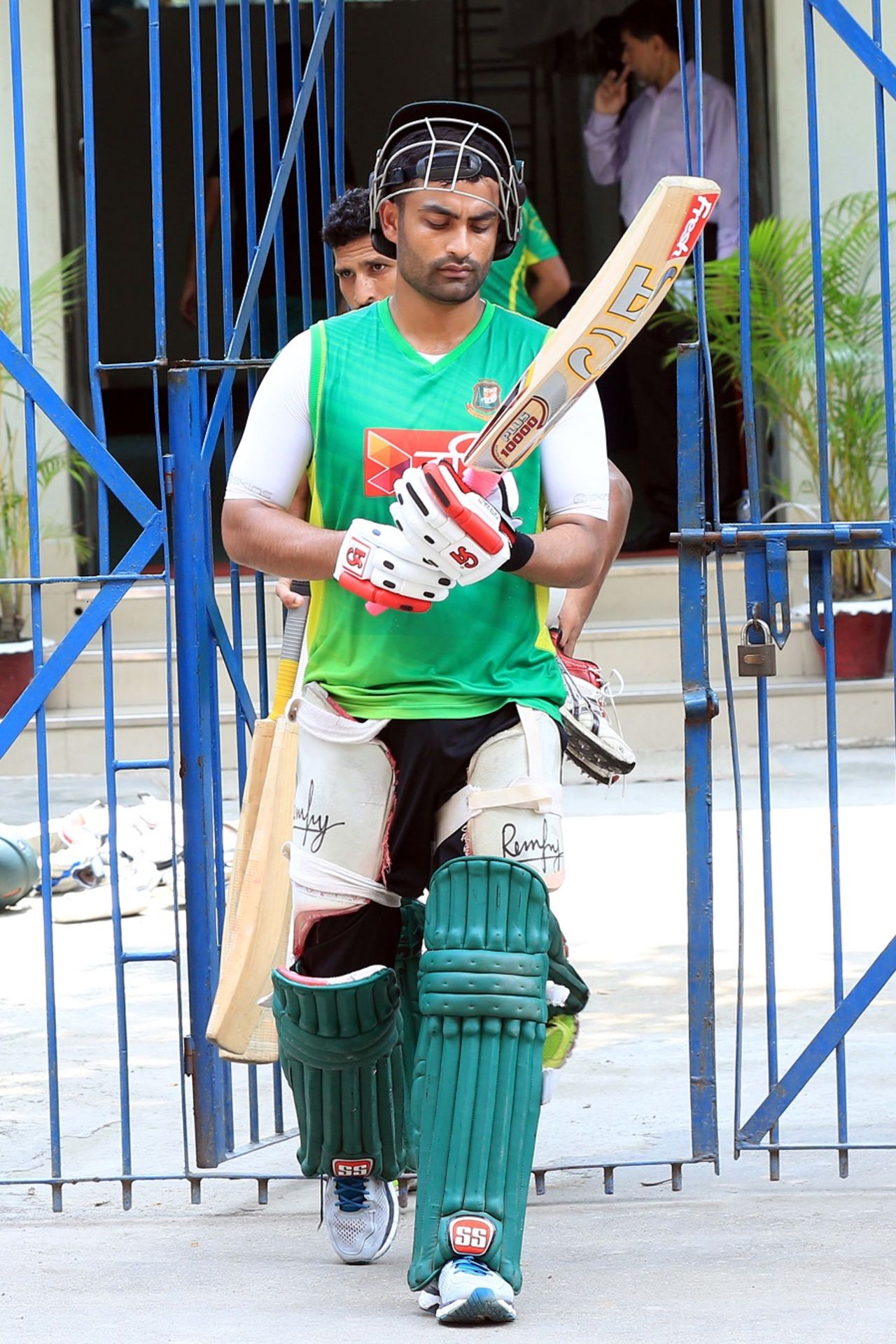 Tamim Iqbal walks out to bat during Bangladesh's training session, Mirpur, August 24, 2016