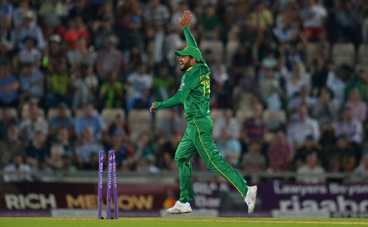 Azhar Ali gave Pakistan a rare bright moment in the field with a run out, England v Pakistan, 1st ODI, Ageas Bowl, August 24, 2016
