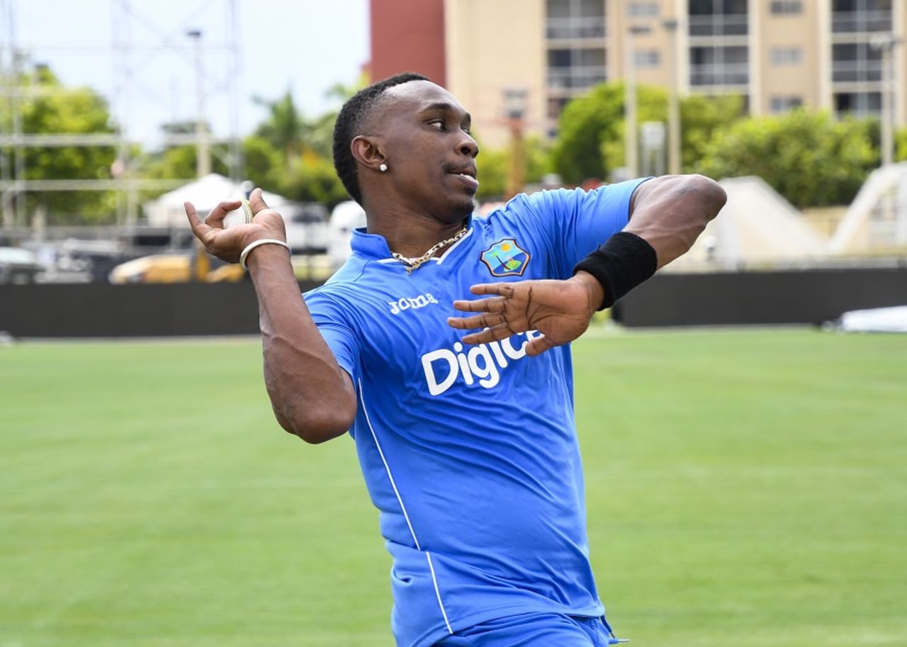 Dwayne Bravo prepares to deliver the ball, Lauderhill, August 26, 2016