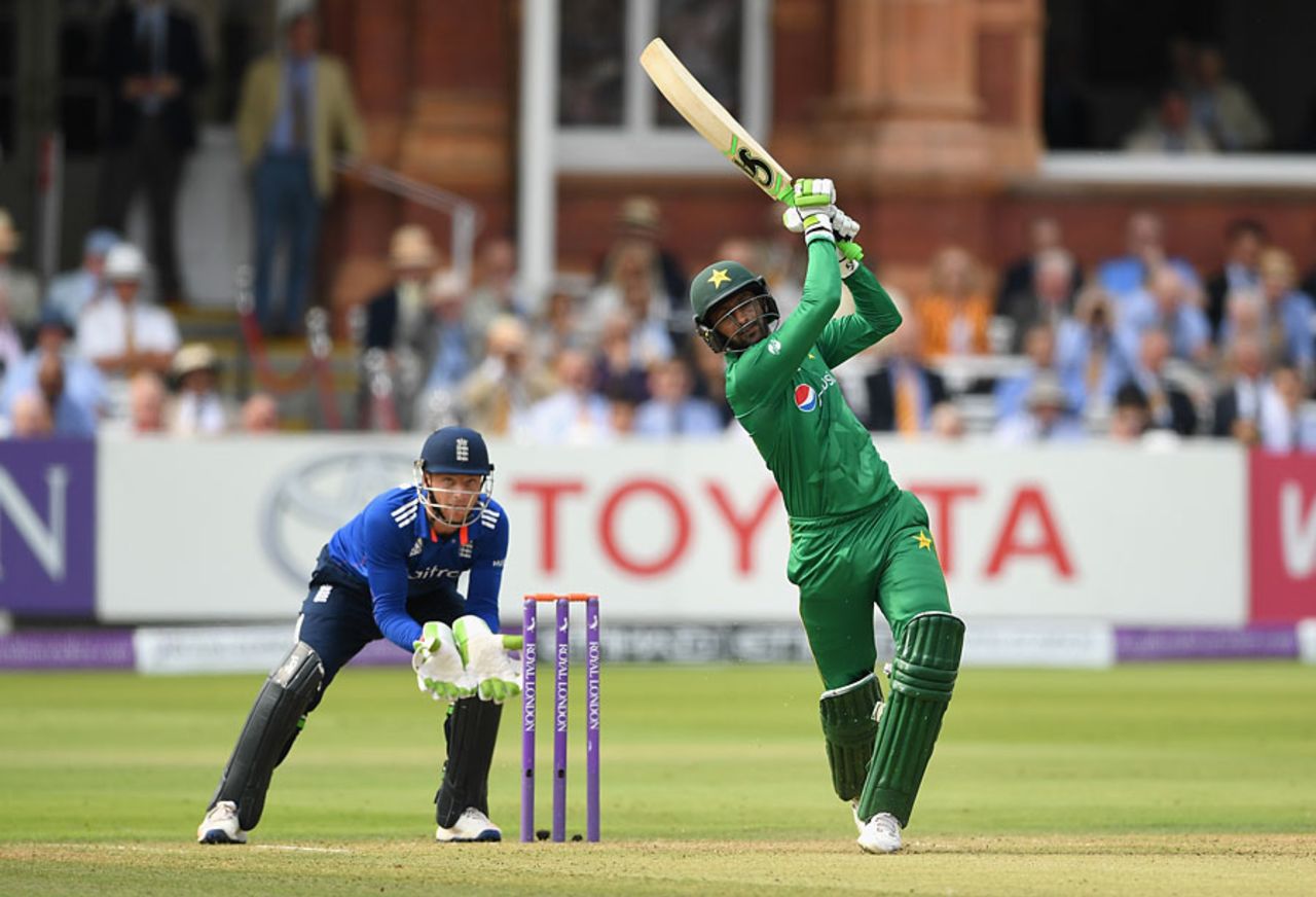 Shoaib Malik struck Pakistan's first six of the series, England v Pakistan, 2nd ODI, Lord's, August 27, 2016